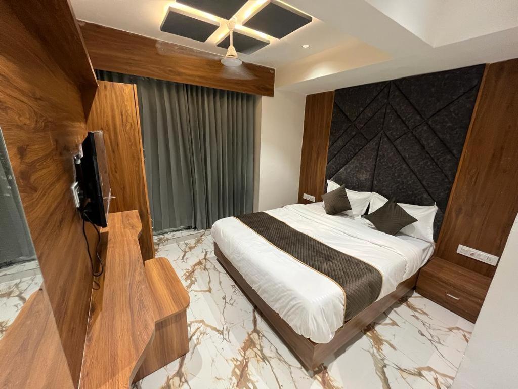 Hotel Paramount Villa جاندي نجر المظهر الخارجي الصورة