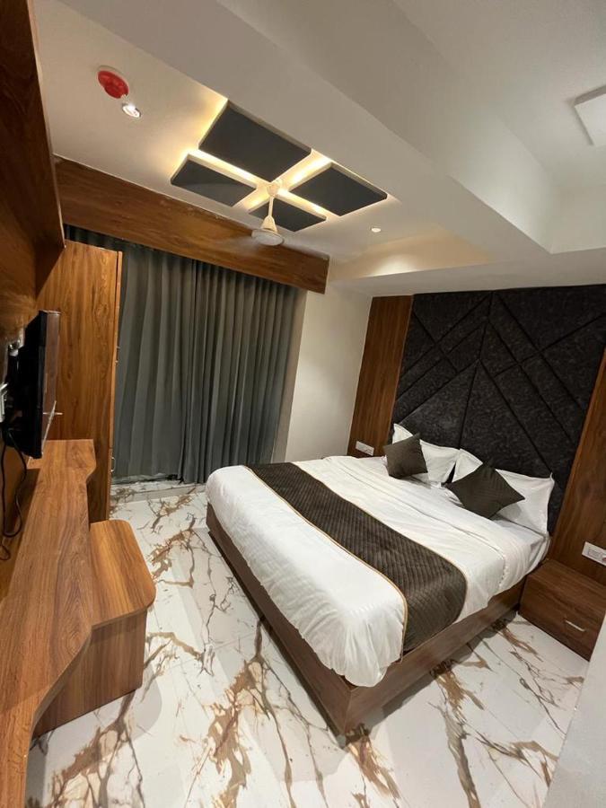Hotel Paramount Villa جاندي نجر المظهر الخارجي الصورة