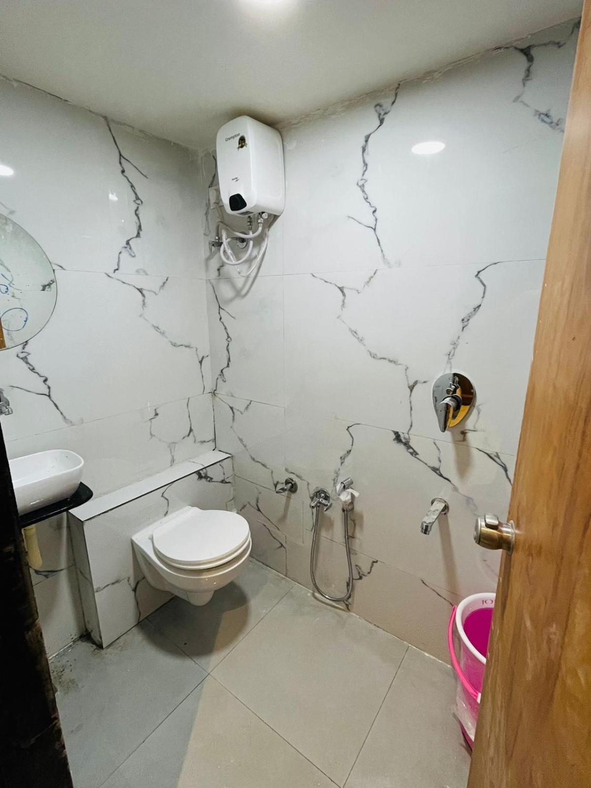 Hotel Paramount Villa جاندي نجر المظهر الخارجي الصورة