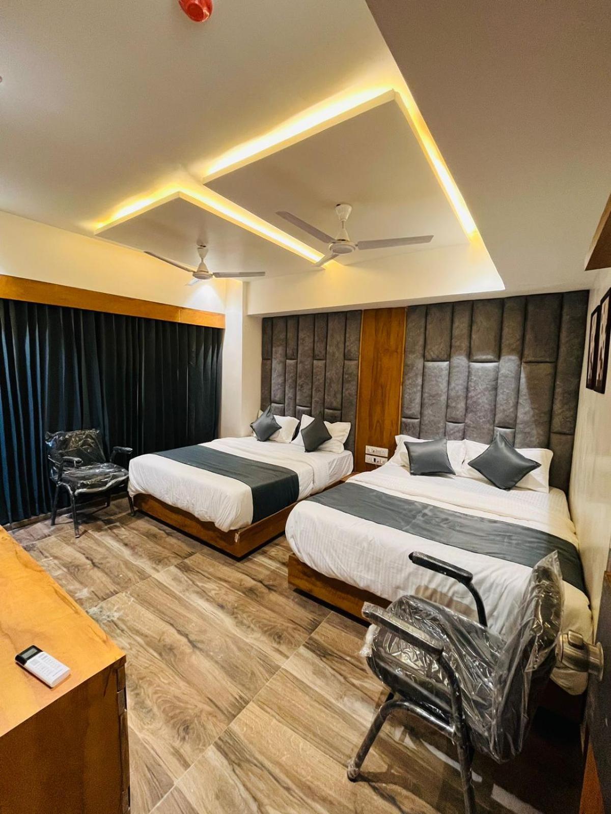 Hotel Paramount Villa جاندي نجر المظهر الخارجي الصورة